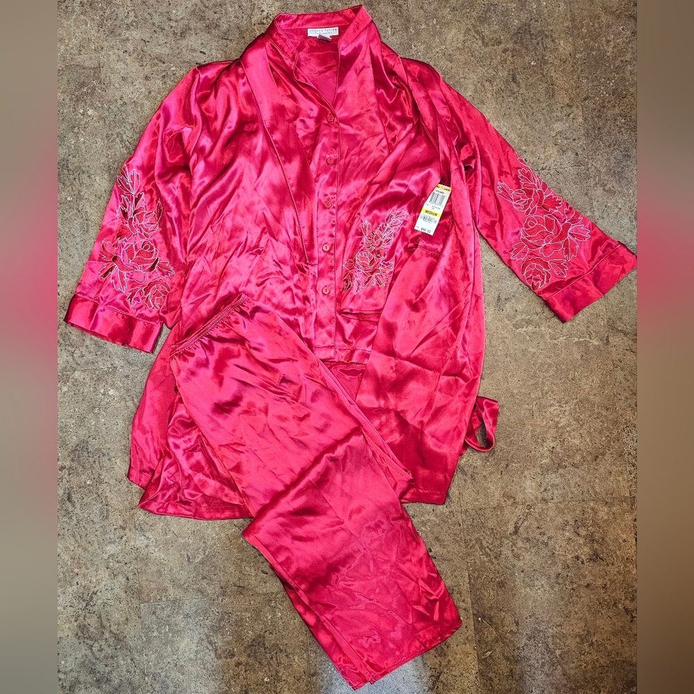 NWT Morgan Taylor Red 3 Piece Pajama Set Size Medium